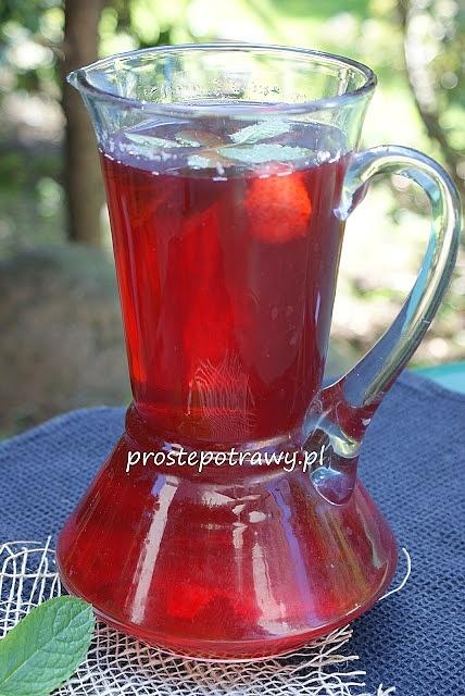 Kompot z truskawek i jabłek z miętą