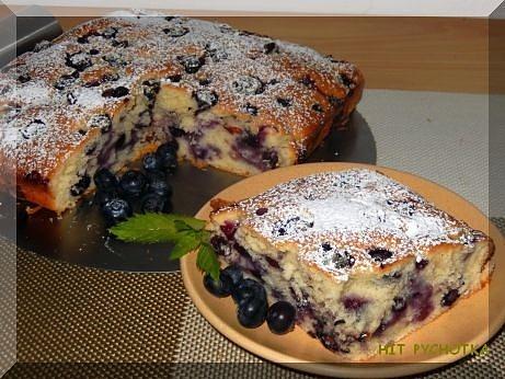 Ciasto z jagodami lub borówkami na maślance