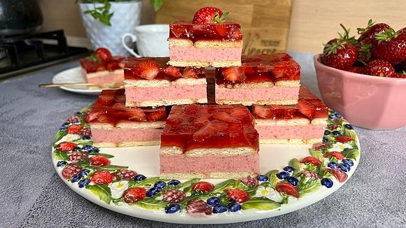 Truskawkowiec bez pieczenia z czterema składnikami