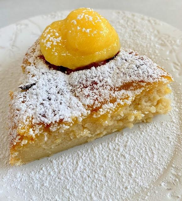 Cytrynowe ciasto z ricotty z lemon curd i kremem cytrynowym