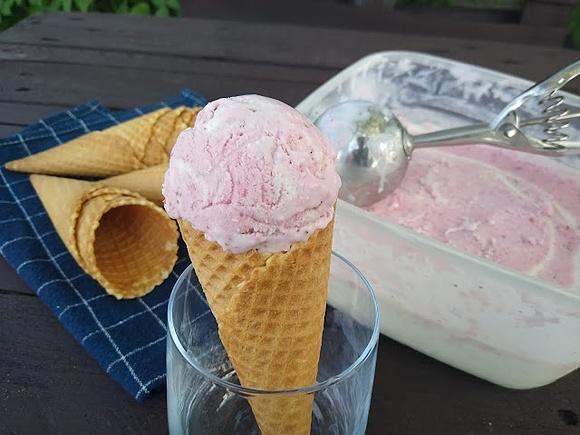 Lody truskawkowo-śmietankowe