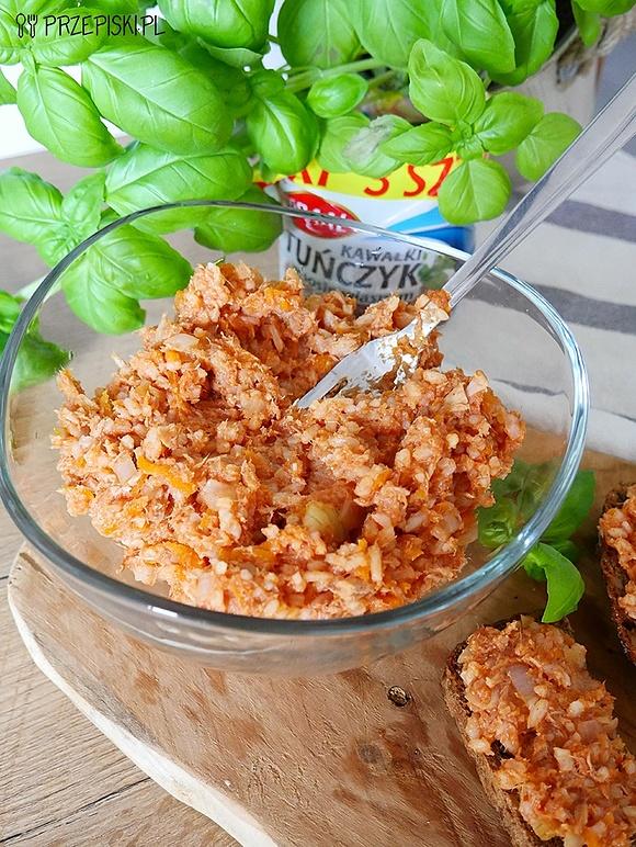 Paprykarz z tuńczykiem - przepis na pyszną pastę kanapkową