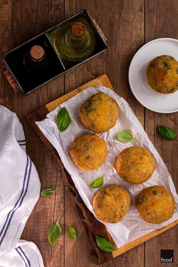 Arancini ze szpinakiem i mozzarellą