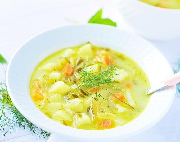Zupa ogórkowa - najlepszy przepis na rosołek
