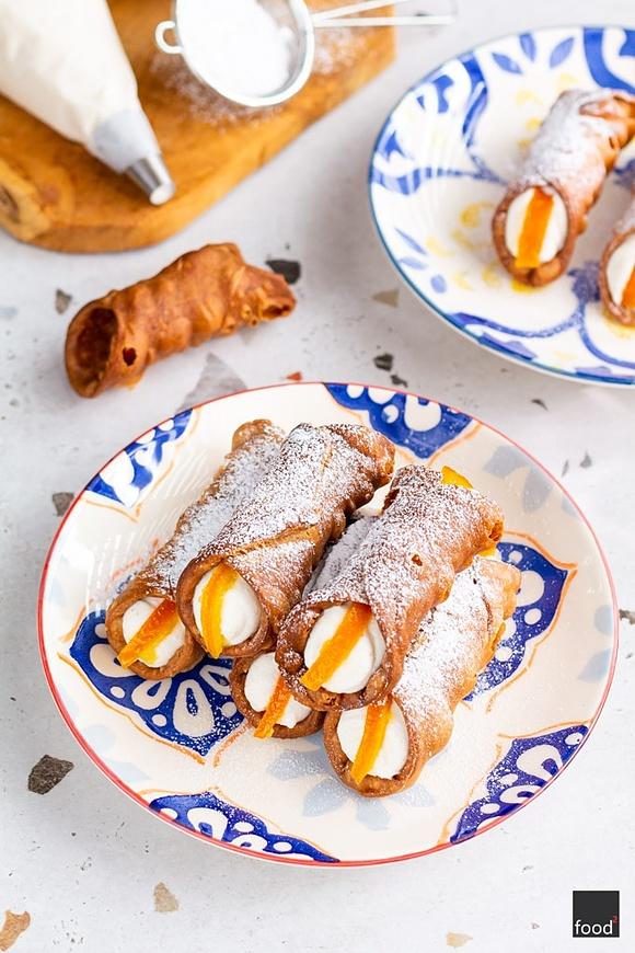 Sycylijskie cannoli z ricottą i skórką pomarańczową