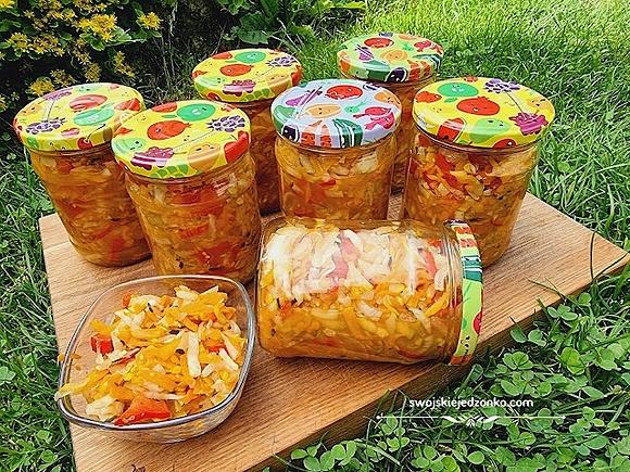 Pikantna sałatka z selerem i papryką