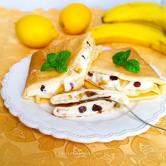 Drożdżowe naleśniki z budyniem i bananami