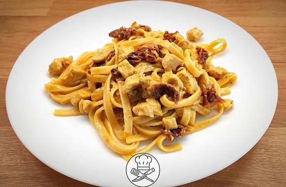 Makaron z kurczakiem w sosie curry