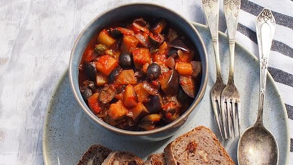 Caponata z bakłażana i pomidorów - wegetariańskie danie włoskie