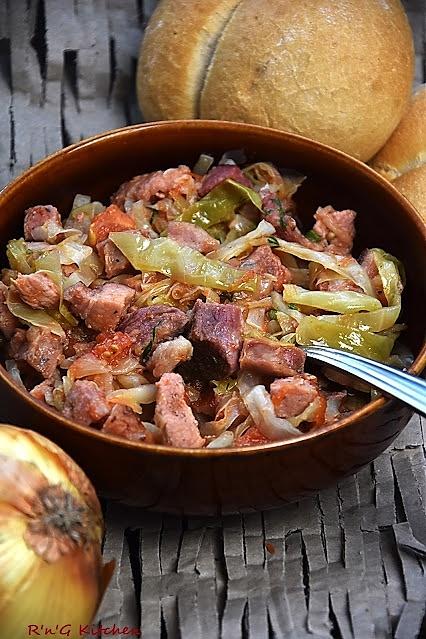 Bigos z młodej kapusty