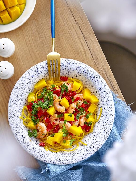 Makaron z krewetkami i mango