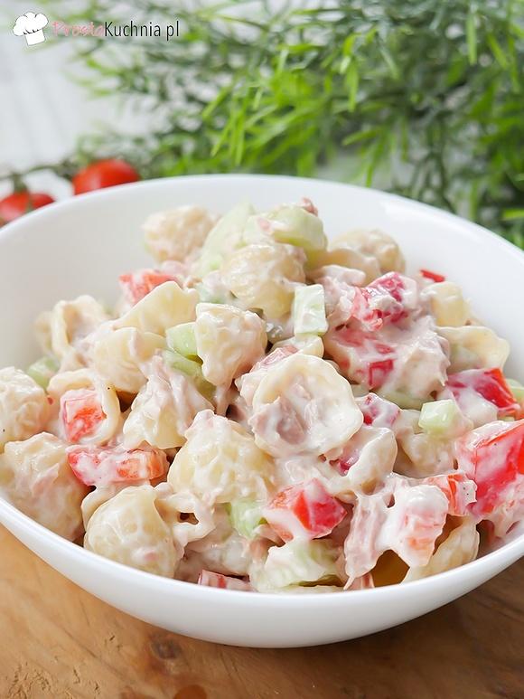 Sałatka z tuńczykiem i makaronem