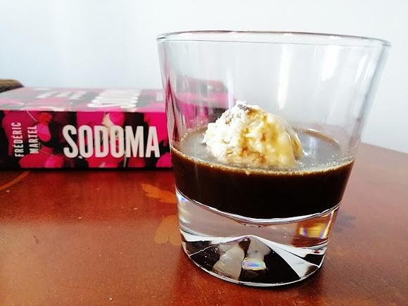 Affogato - włoski deser z kawy i lodów