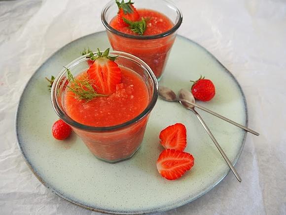 Gazpacho z truskawkami, pomidorami i koprem włoskim