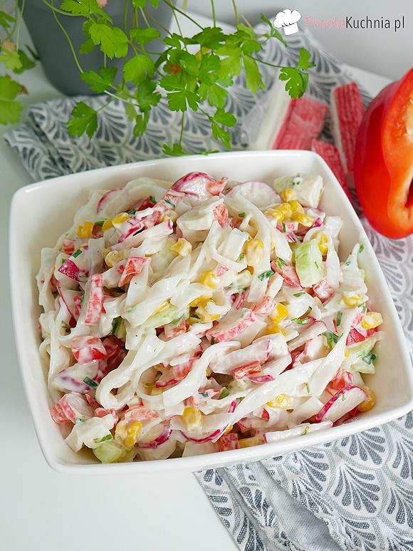 Sałatka z białym makaronem