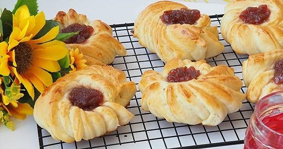 Drożdżówki z marmoladą