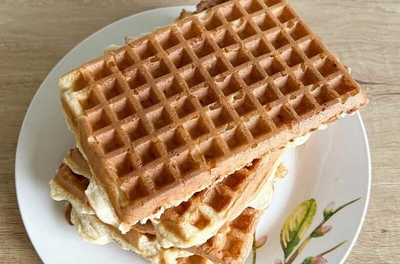 Gofry szarlotkowe z tartym jabłkiem