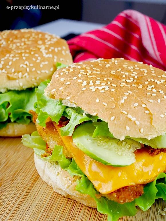 Polish Burger z schabowym i dodatkami