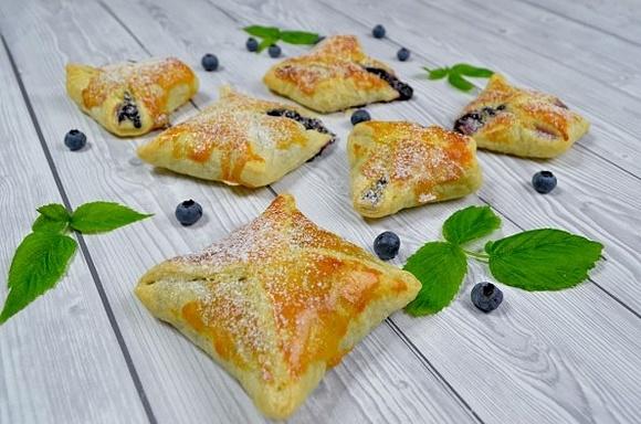 Koperty z borówkami przepis na kruche ciasto francuskie z owocami