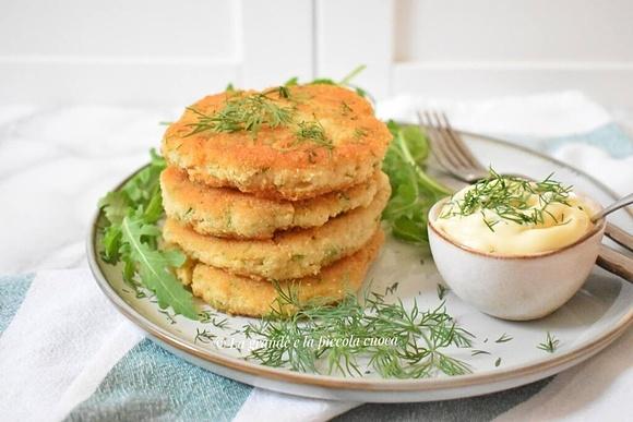 Domowe burgery rybne z dorsza i tuńczyka