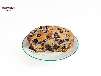 Ciasto czekoladowo-bananowe z borówkami