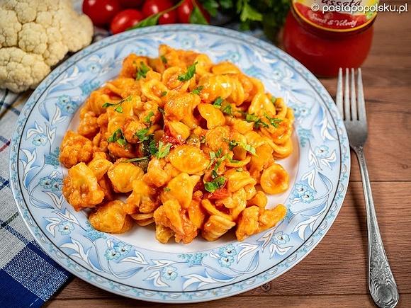 Orecchiette z kalafiorem i pomidorkami