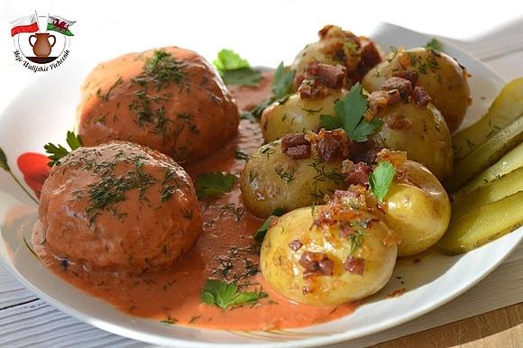 Kotlety mielone w sosie pomidorowym