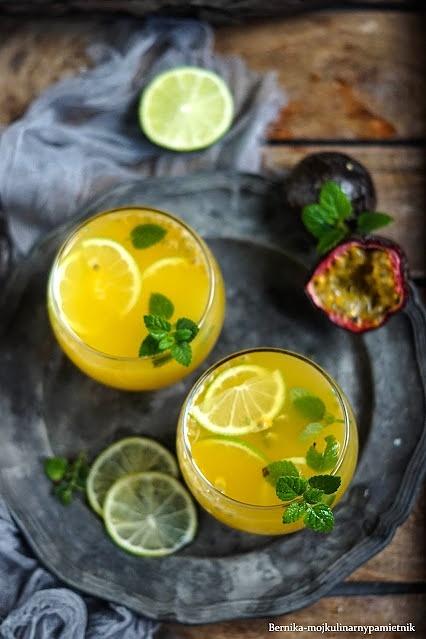 Herbata na zimno z mango i marakują