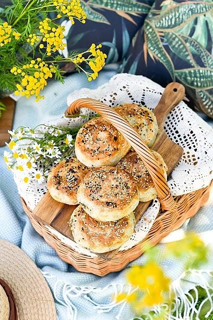 Börek z fetą i szpinakiem, bałkańskie zawijasy z ciasta filo