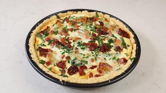 Krucha tarta z zieloną fasolką