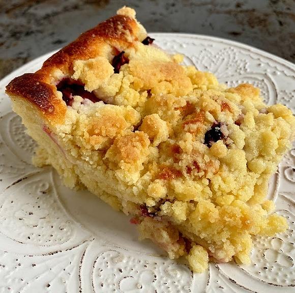 Placek drożdżowy ze śliwkami wilgotny i delikatny