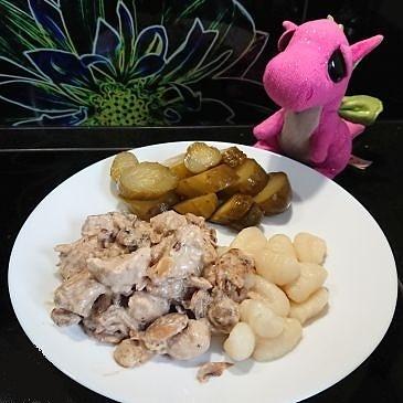 Gulasz drobiowy z pieczarkami