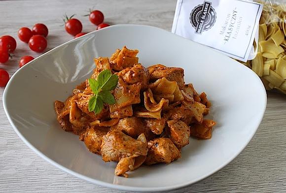 Makaron z indykiem w kremowym sosie