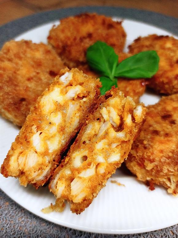 Kotlety drobiowe z mozzarellą