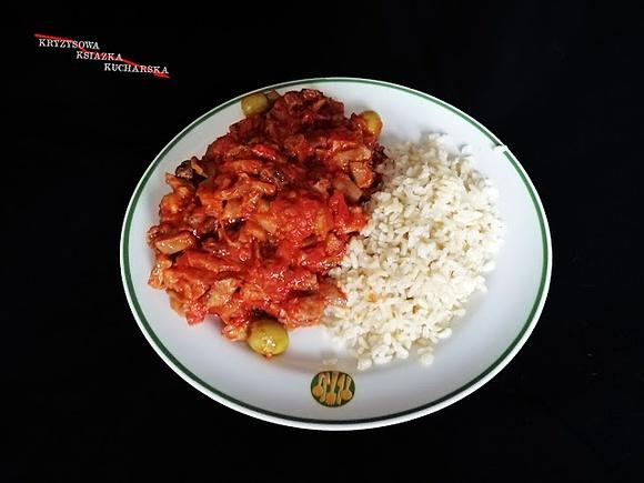Picadillo z pomidorami, cebulą i ryżem
