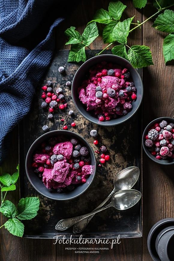 Lekkie owoce leśne lody fit bez jajek bez glutenu