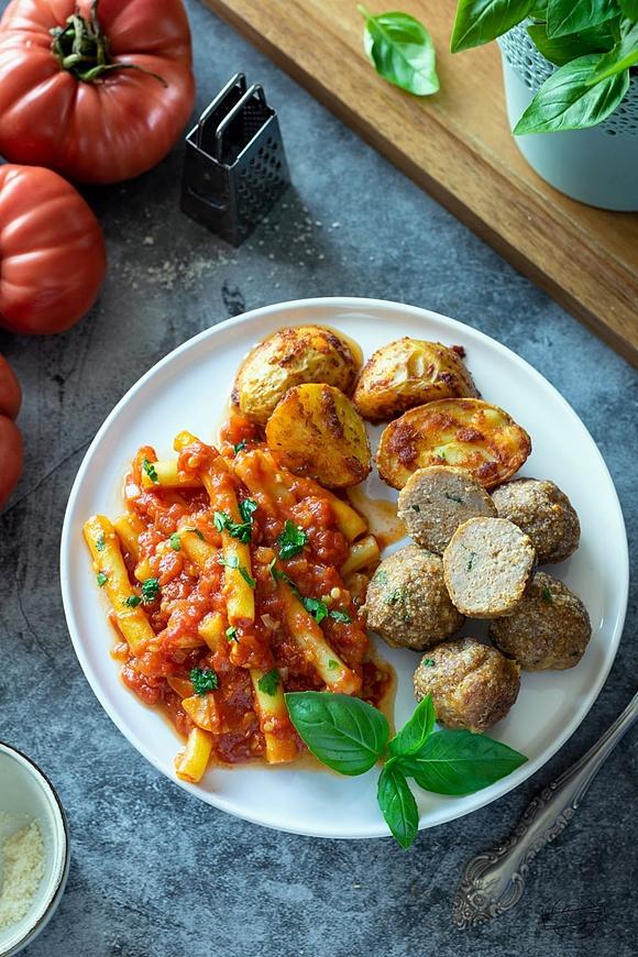 Drobiowo-parmezanowe pulpety z piekarnika