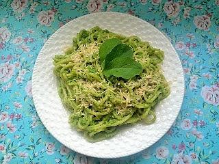 Makaron z pesto z liści rzodkiewek