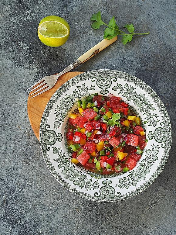 Salsa z arbuzem, czerwoną cebulą i jalapeños