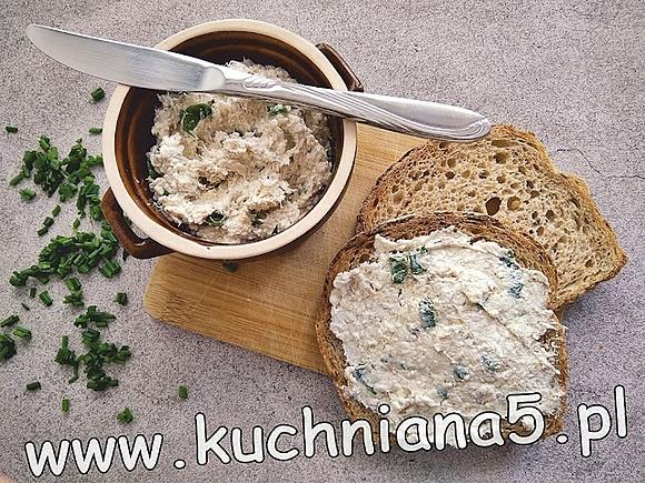 Pasta z twarogu i szprotek
