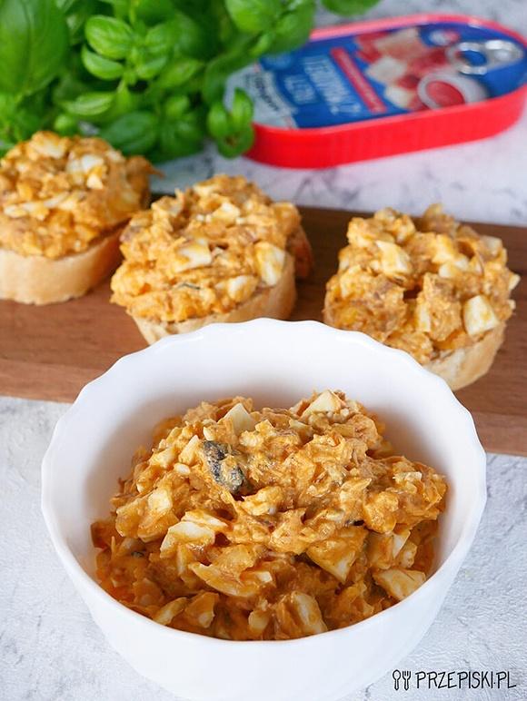 Pasta jajeczna z makrelą