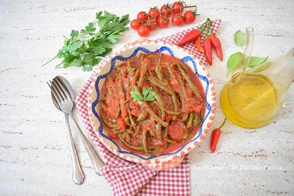 Fasolka szparagowa w sosie pomidorowym po apulijsku