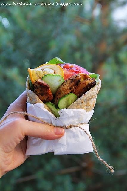 Domowa tortilla i wrapy z kurczakiem słoneczne