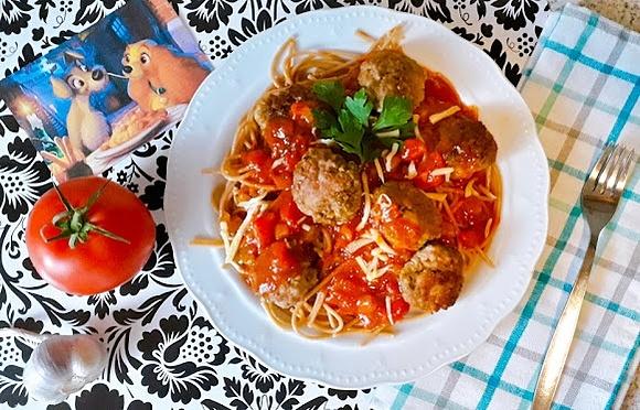 Spaghetti z klopsikami Zakochany Kundel