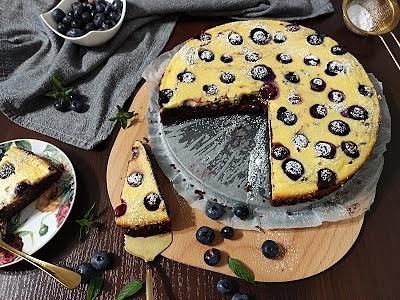 Brownie z serem i borówkami