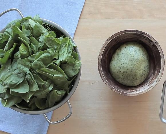 Domowe tortellini ze szpinakiem