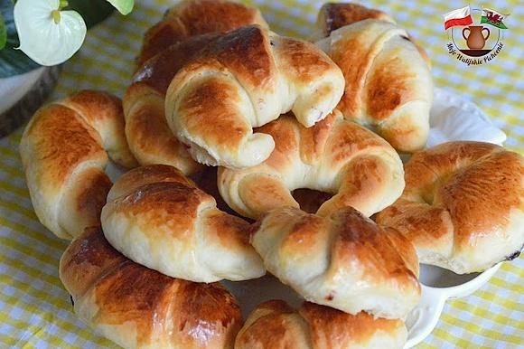 Mięciutkie rogaliki drożdżowe z powidłami