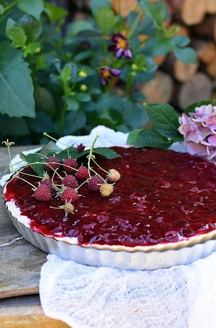 Tarta z kokosowym kremem i malinami