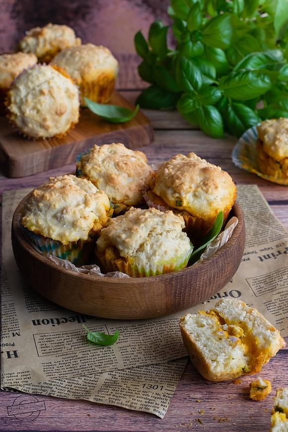 Muffiny z kurczakiem i serem