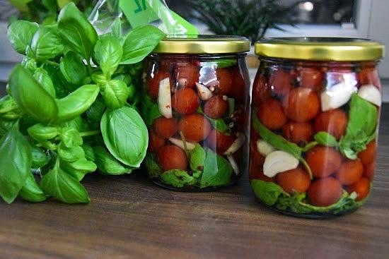 Pomidorki koktajlowe z włoskim akcentem